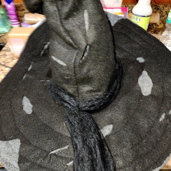 Elegant Black Witch Hat with Lace - Picture 9 of 16